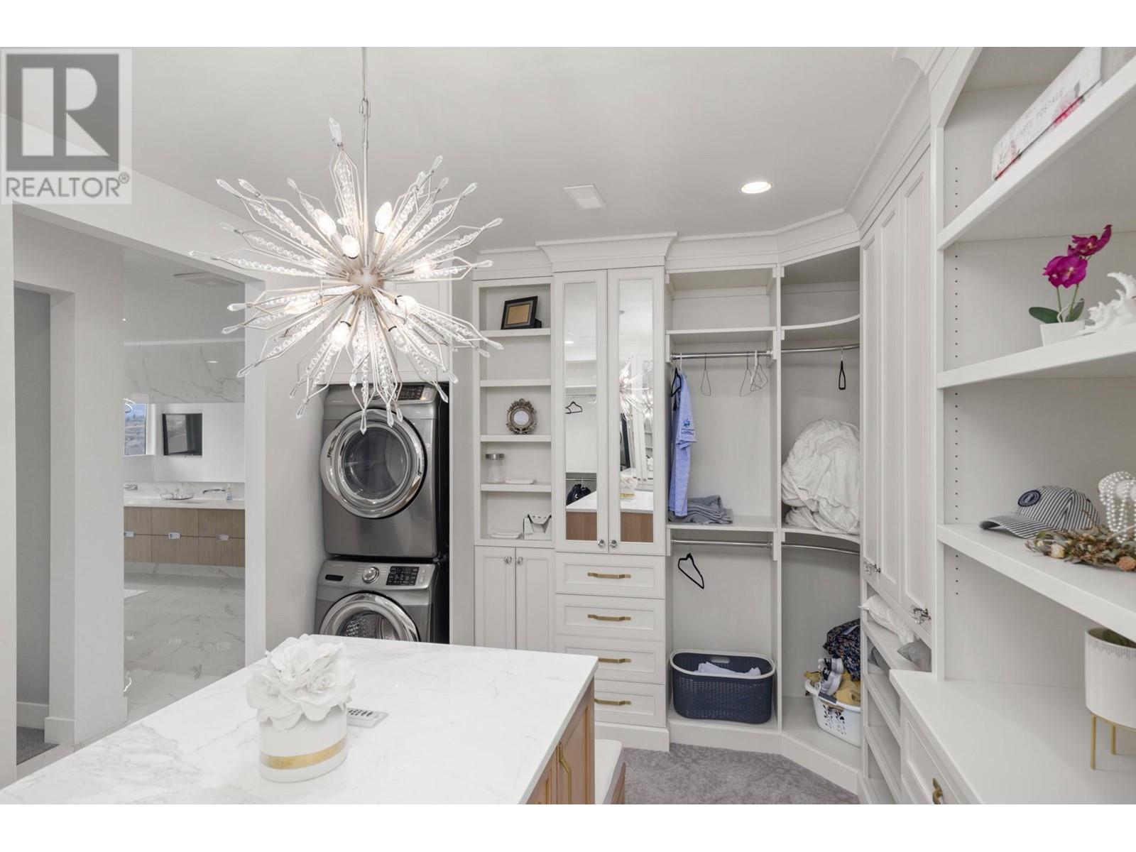  112 Sunset Boulevard, Vernon