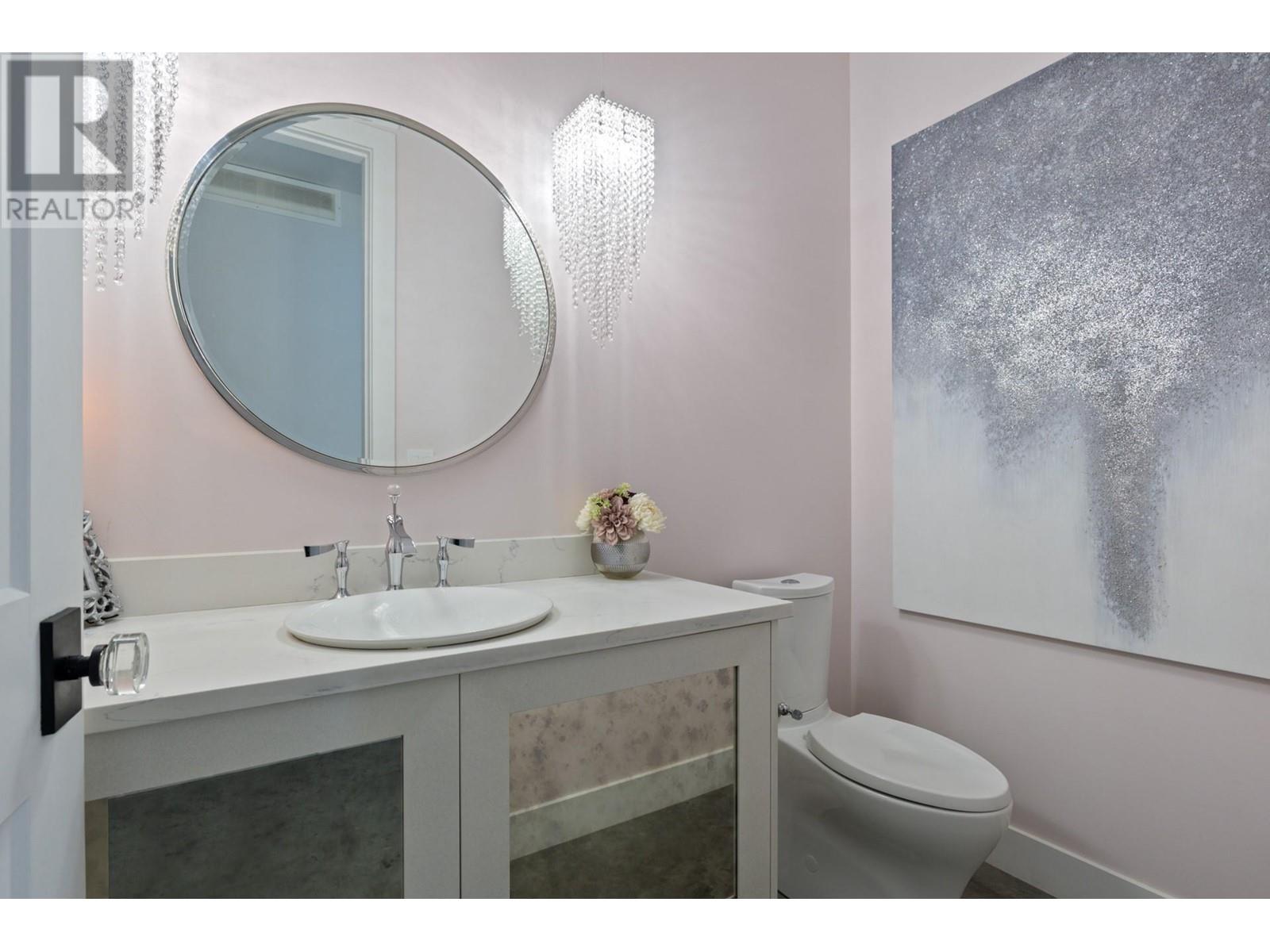  112 Sunset Boulevard, Vernon