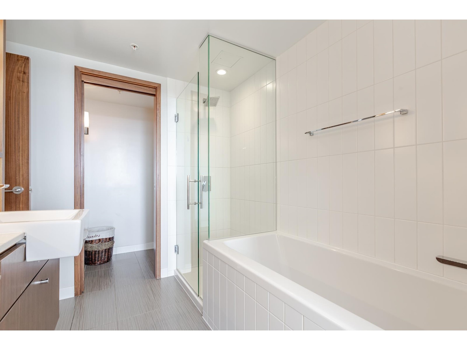 Photo 17 of 4004 13495 Central Avenue, Surrey BC