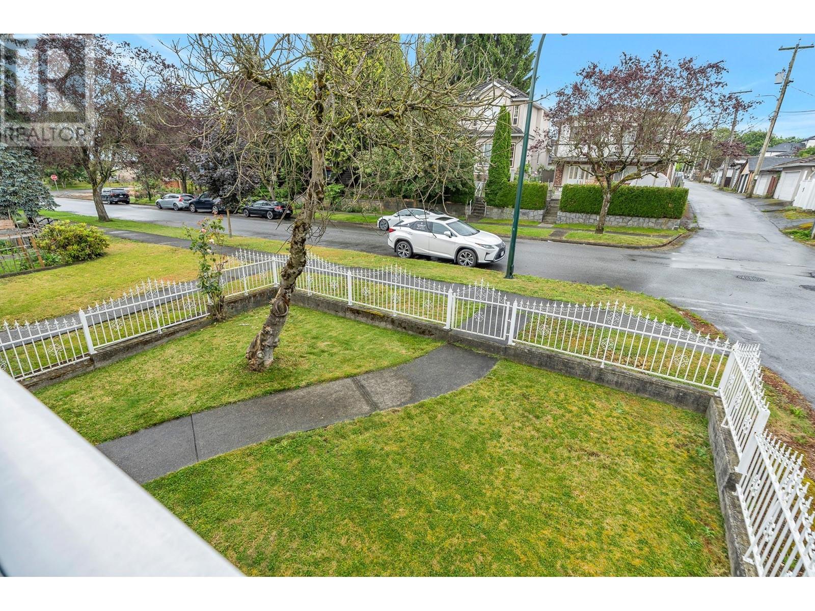 2431 PARKER STREET, Vancouver