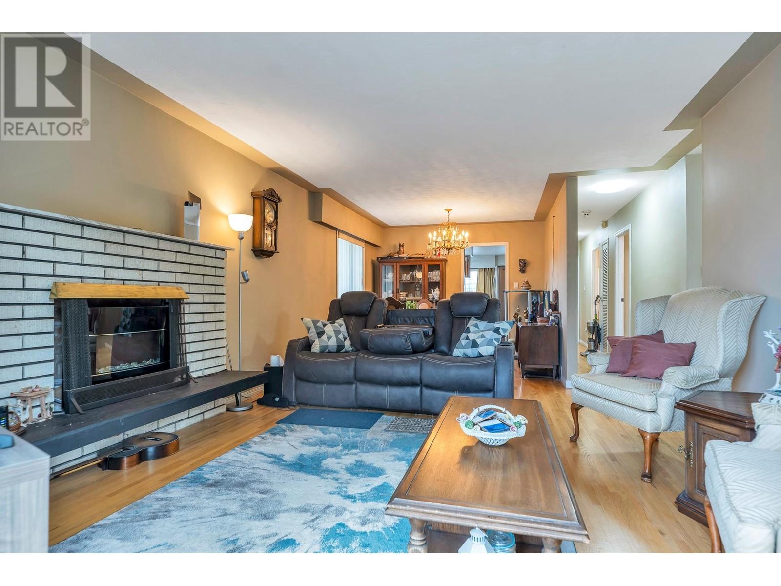 2431 PARKER STREET, Vancouver