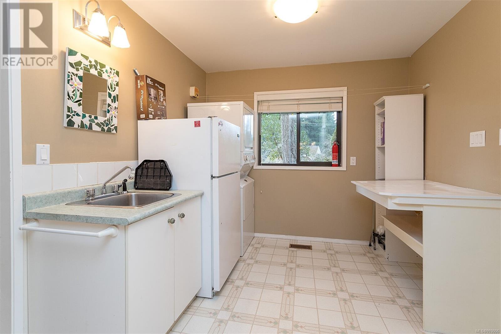 1559 Sawyer Rd, Langford real estate listing 993006