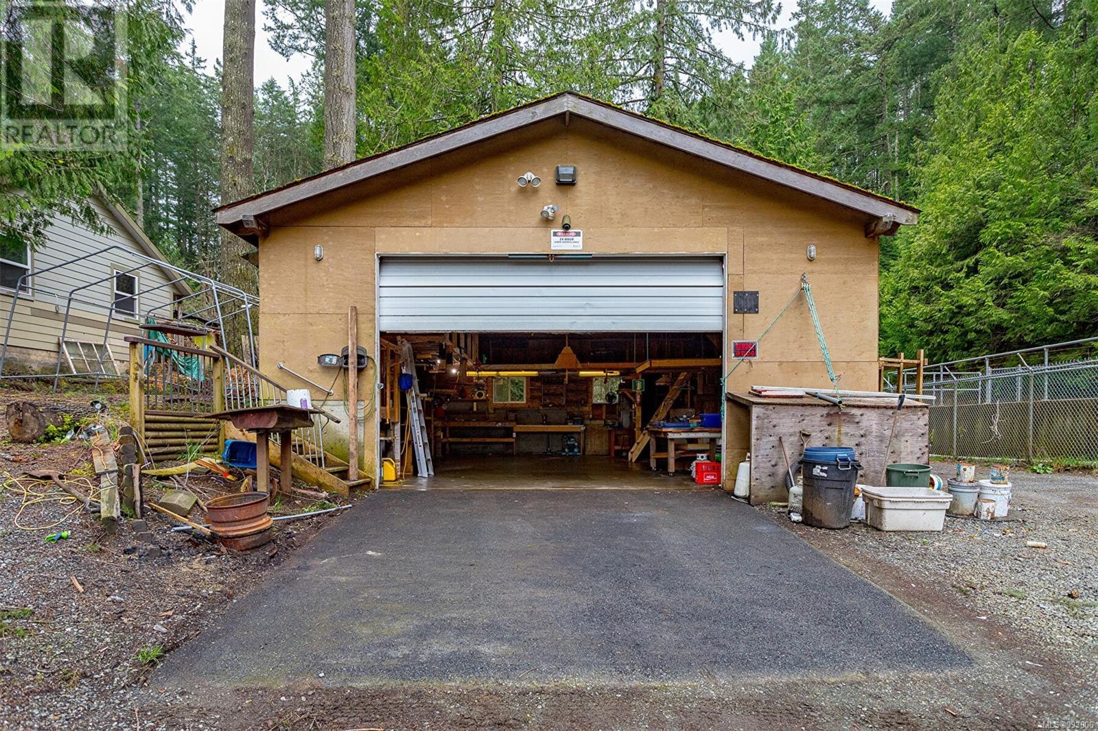 1559 Sawyer Rd, Langford real estate listing 993006