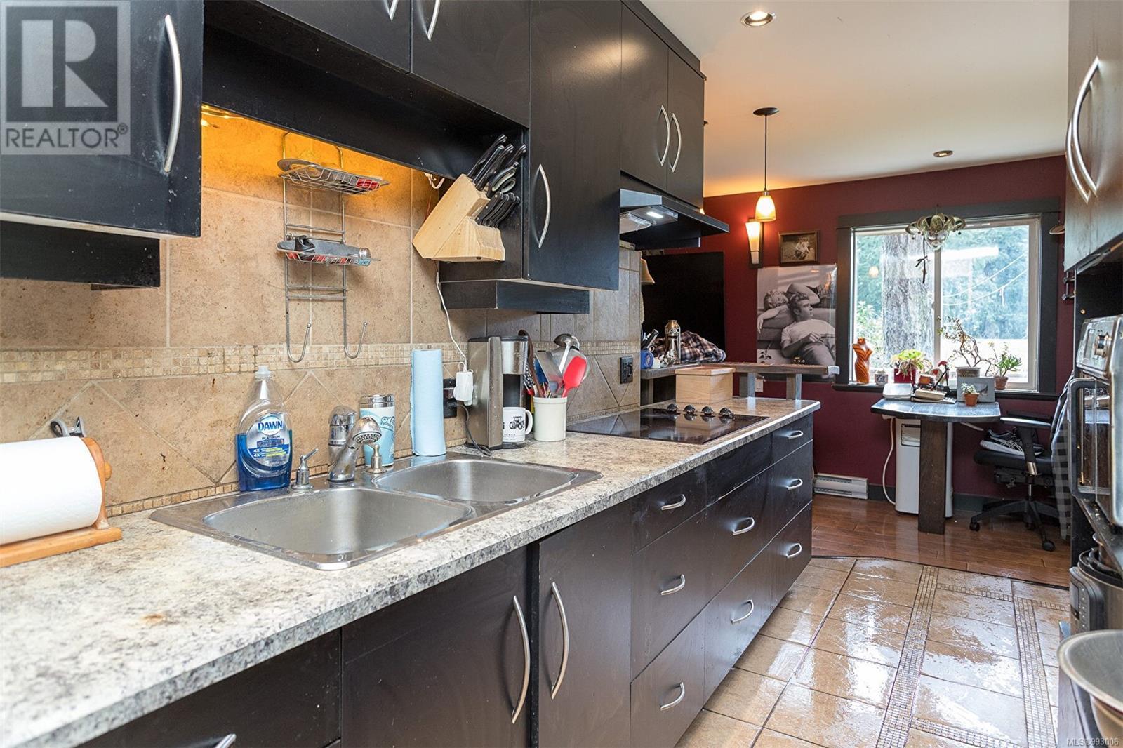 1559 Sawyer Rd, Langford real estate listing 993006