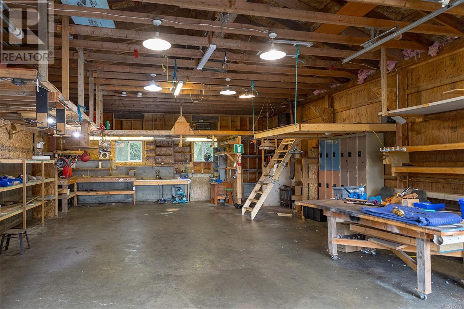 1559 Sawyer Rd, Langford real estate listing 993006