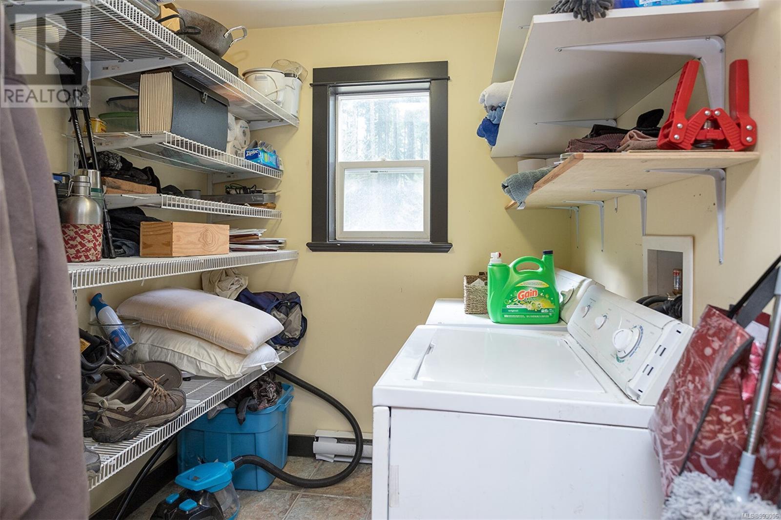 1559 Sawyer Rd, Langford real estate listing 993006