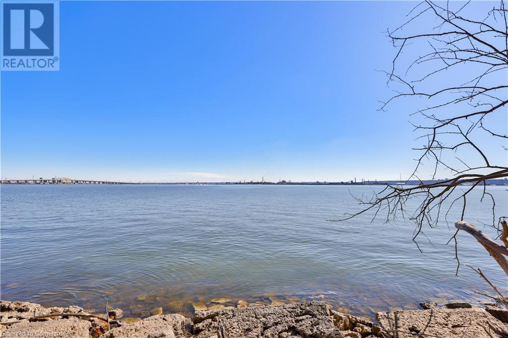 Photo 28 of 270 North Shore Boulevard E, Burlington ON