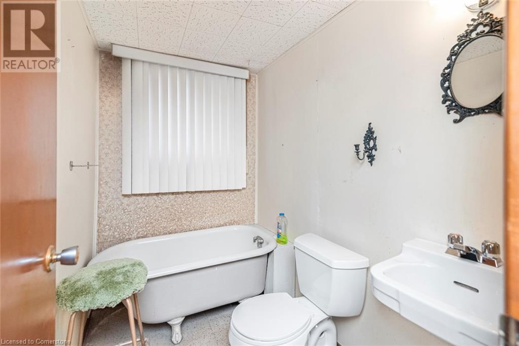 Photo 28 of 176 Walter Avenue S, Hamilton ON