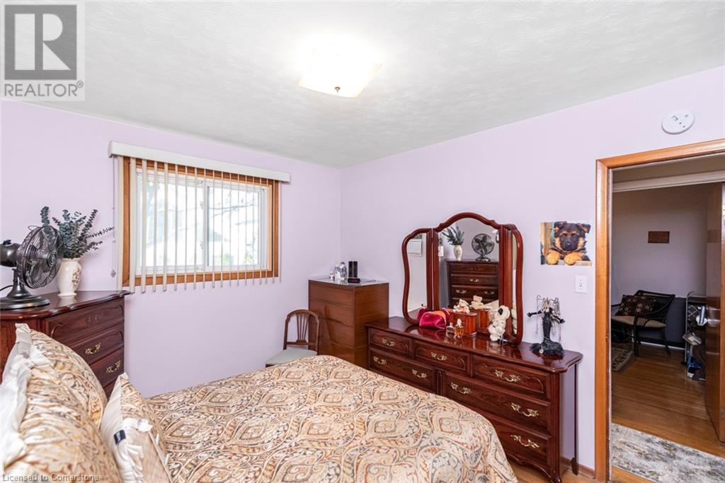 Photo 17 of 176 Walter Avenue S, Hamilton ON