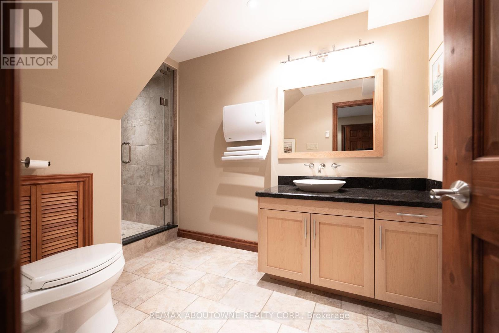 Photo 26 of 270 North Shore Boulevard E, Burlington ON