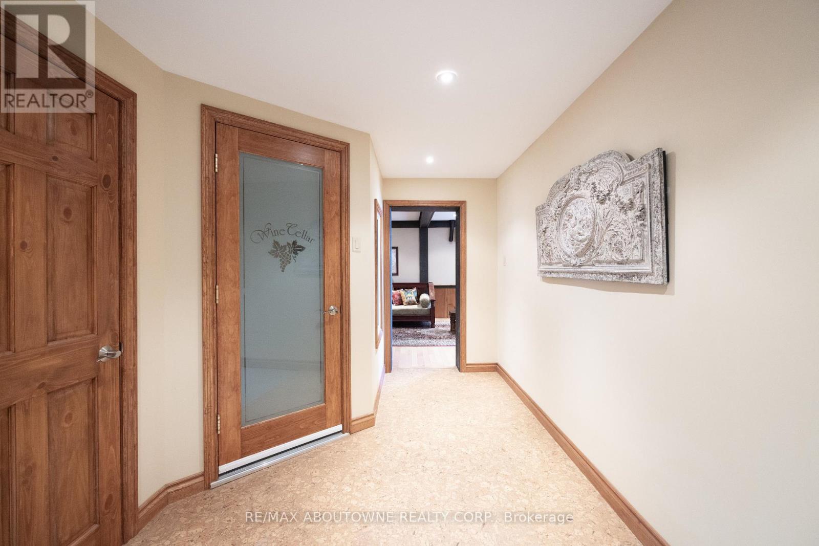 Photo 35 of 270 North Shore Boulevard E, Burlington ON