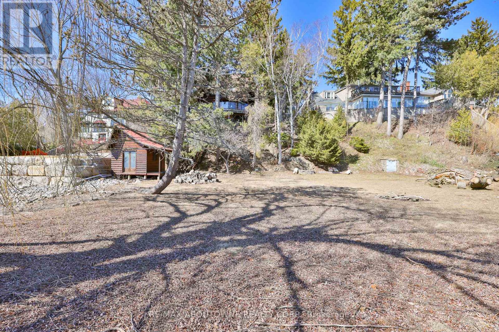 Photo 32 of 270 North Shore Boulevard E, Burlington ON