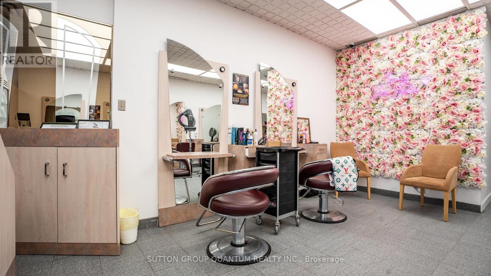 Photo 15 of 6 5291 Lakeshore Road, Burlington ON