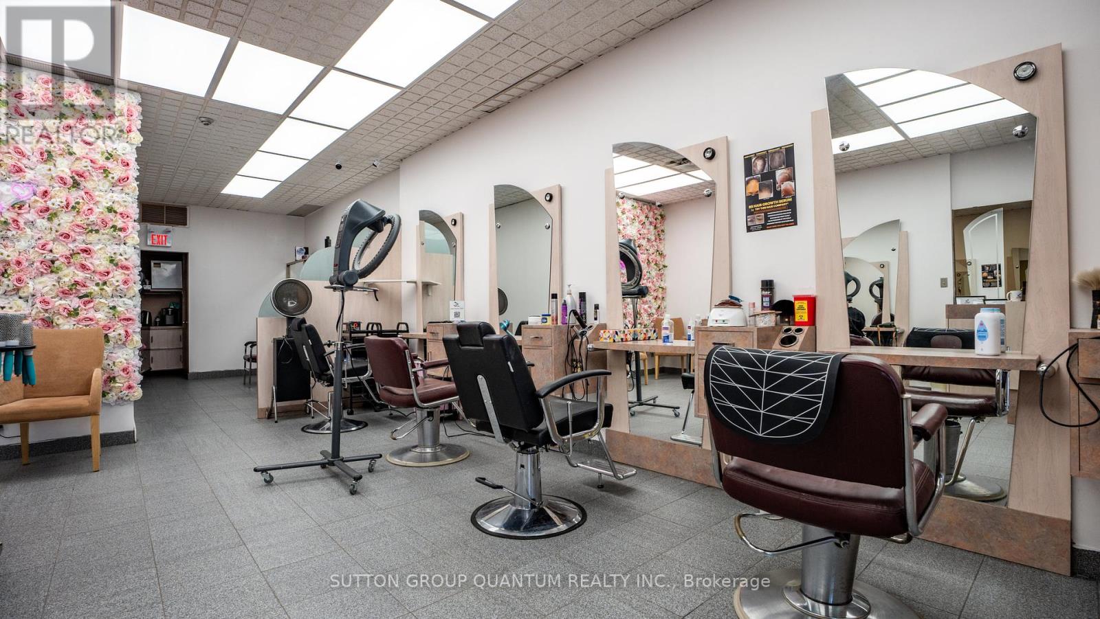 Photo 7 of 6 5291 Lakeshore Road, Burlington ON