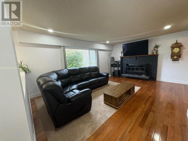 5940 NASS STREET, Powell River