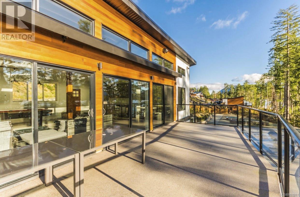 7405 Cottage Way, Lake Cowichan