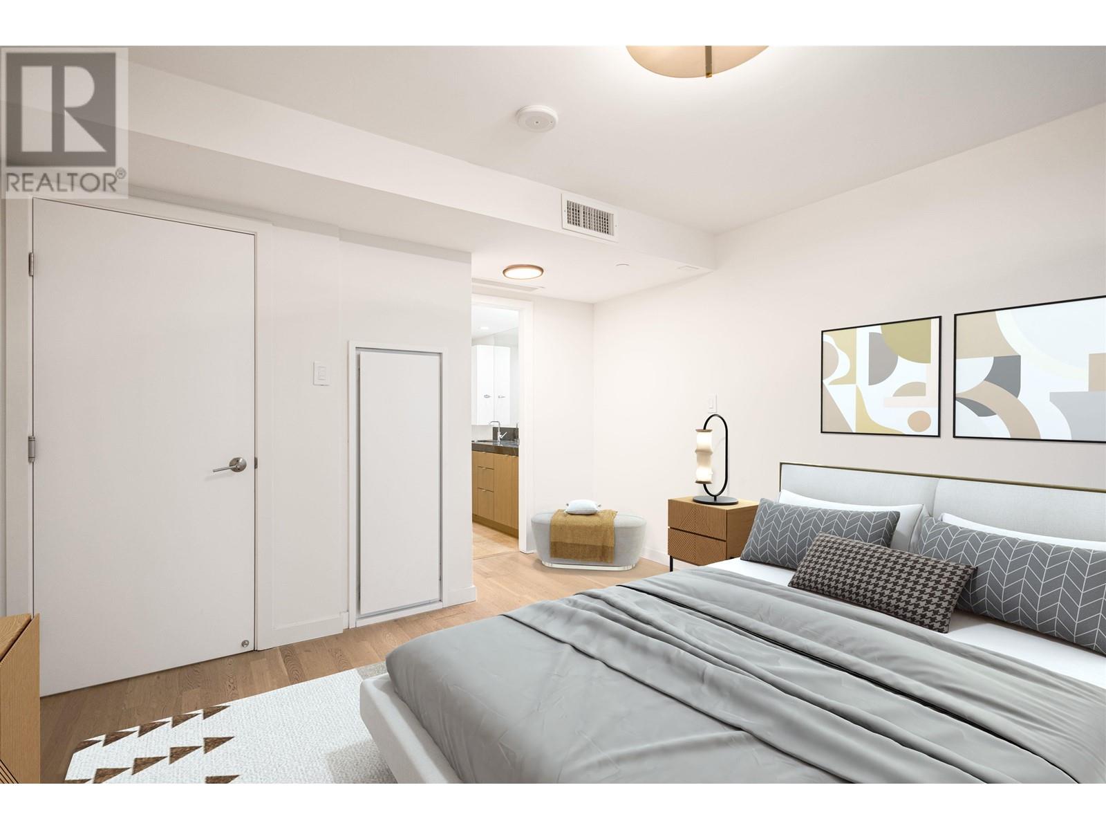 306 112 E 13TH STREET, North Vancouver