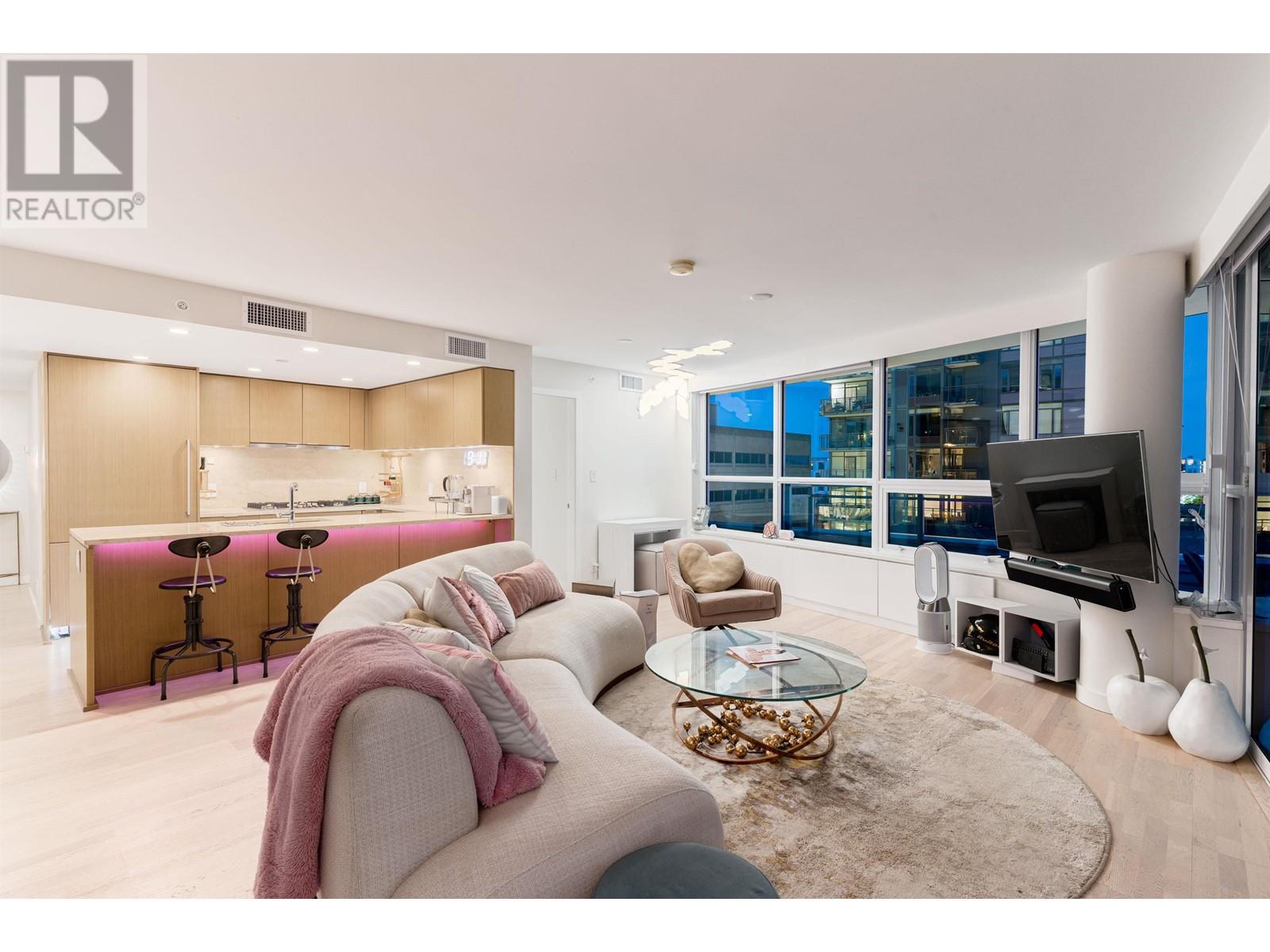 306 112 E 13TH STREET, North Vancouver