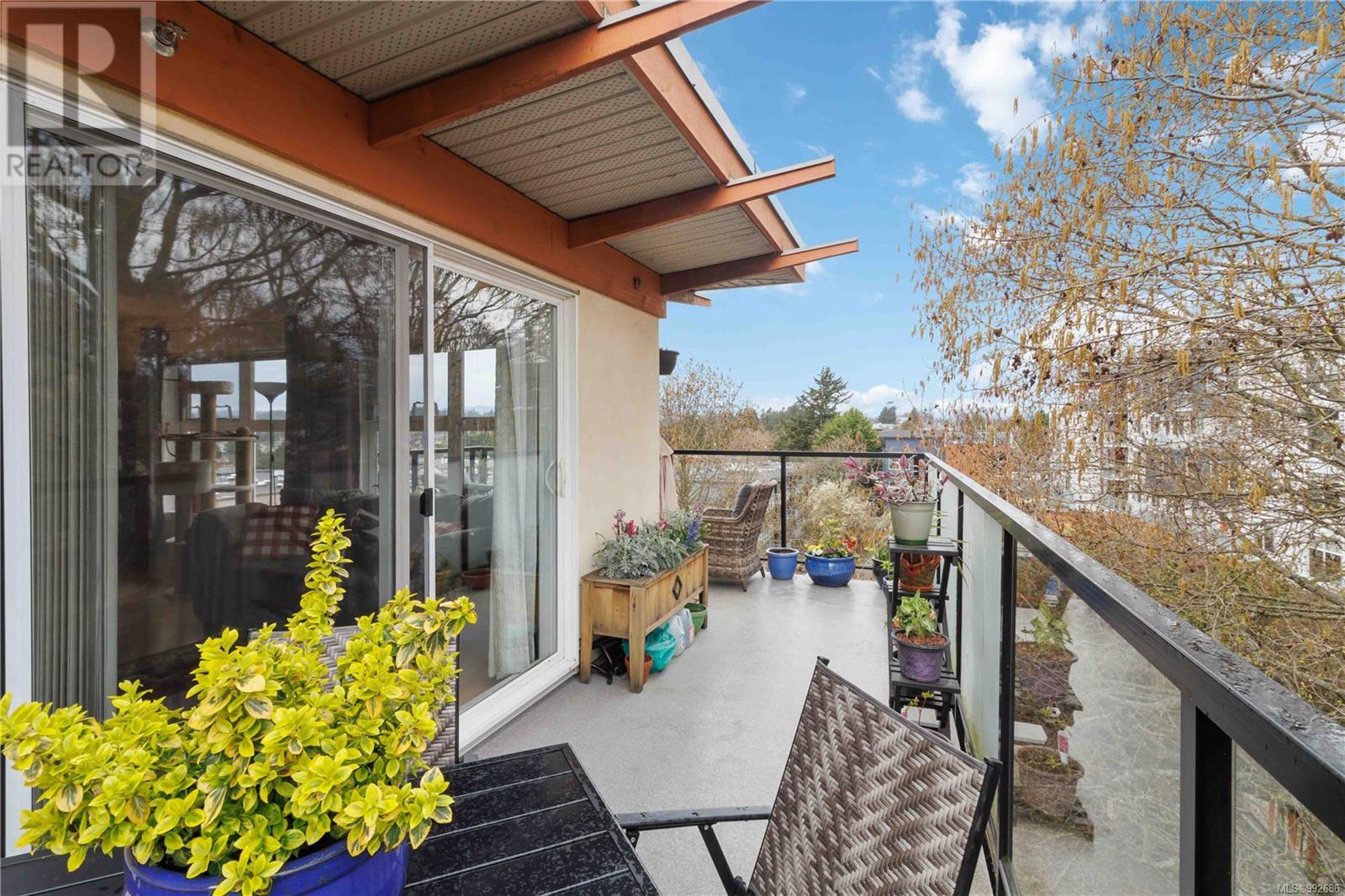 405 2940 Harriet Road, Saanich