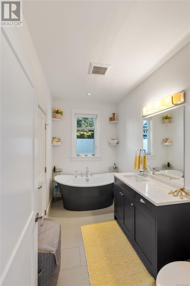 Photo 10 of 106 Hilltop Cres, Sooke BC