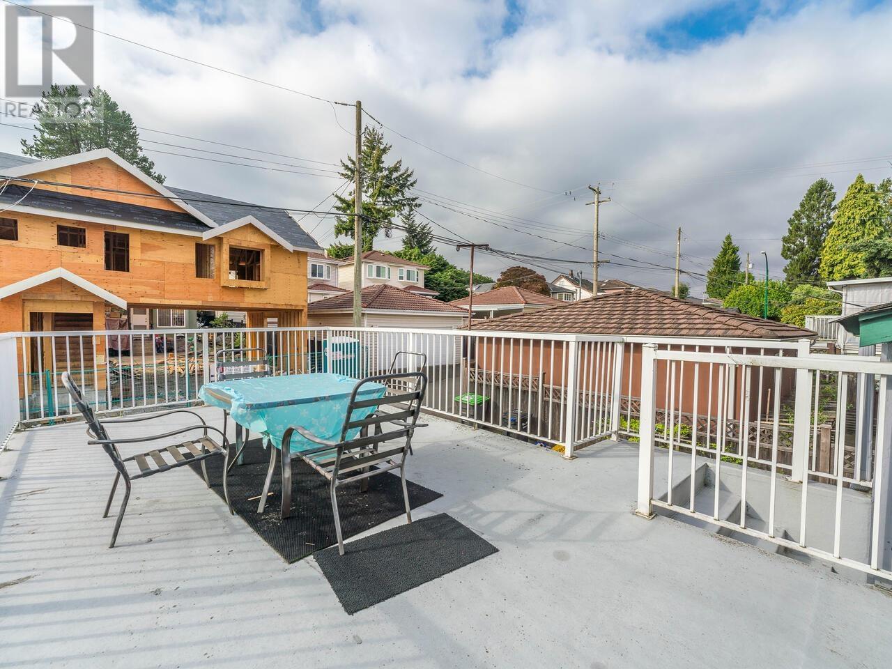 2216 E 41ST AVENUE, Vancouver