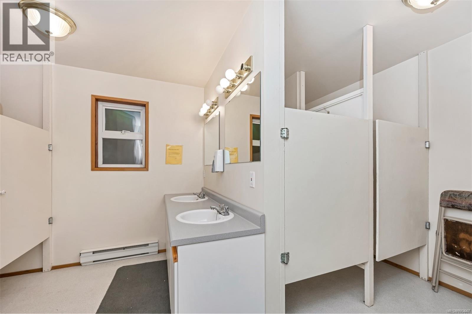 Photo 4 of 15 6340 Cerantes Rd, Port Renfrew BC