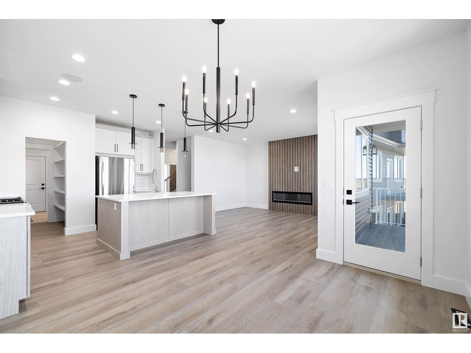 Photo 10 of 10232 92 A Av, Morinville AB