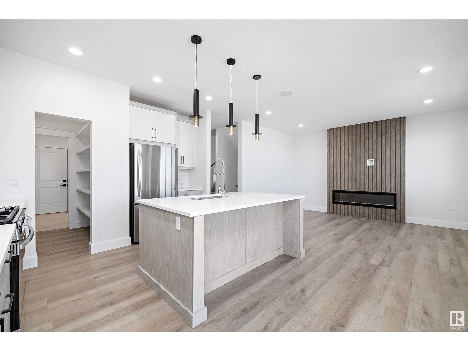 Photo 5 of 10232 92 A Av, Morinville AB