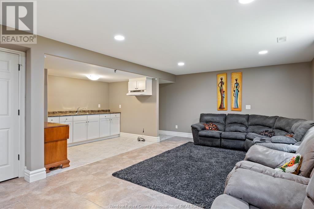 Photo 20 of 2131 Longfellow Avenue, Windsor ON