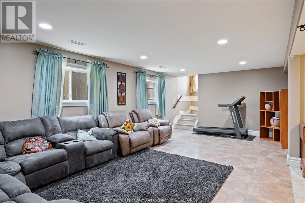 Photo 21 of 2131 Longfellow Avenue, Windsor ON
