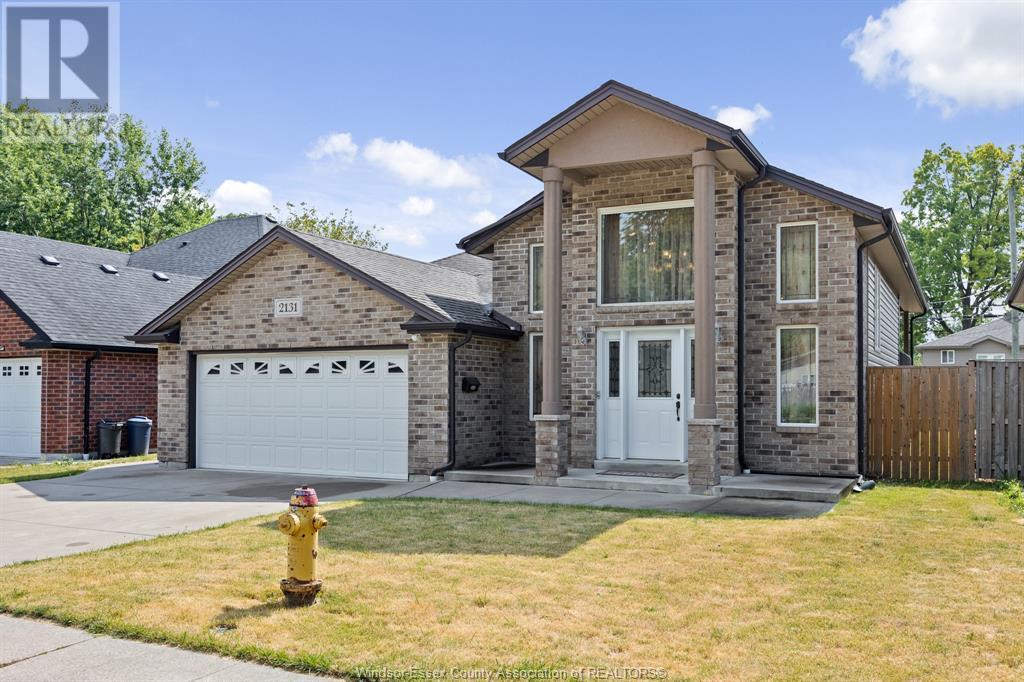 Photo 3 of 2131 Longfellow Avenue, Windsor ON