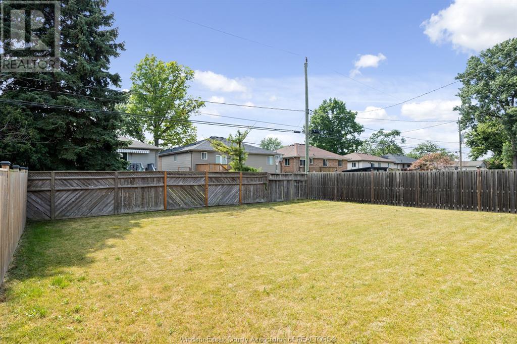 Photo 32 of 2131 Longfellow Avenue, Windsor ON