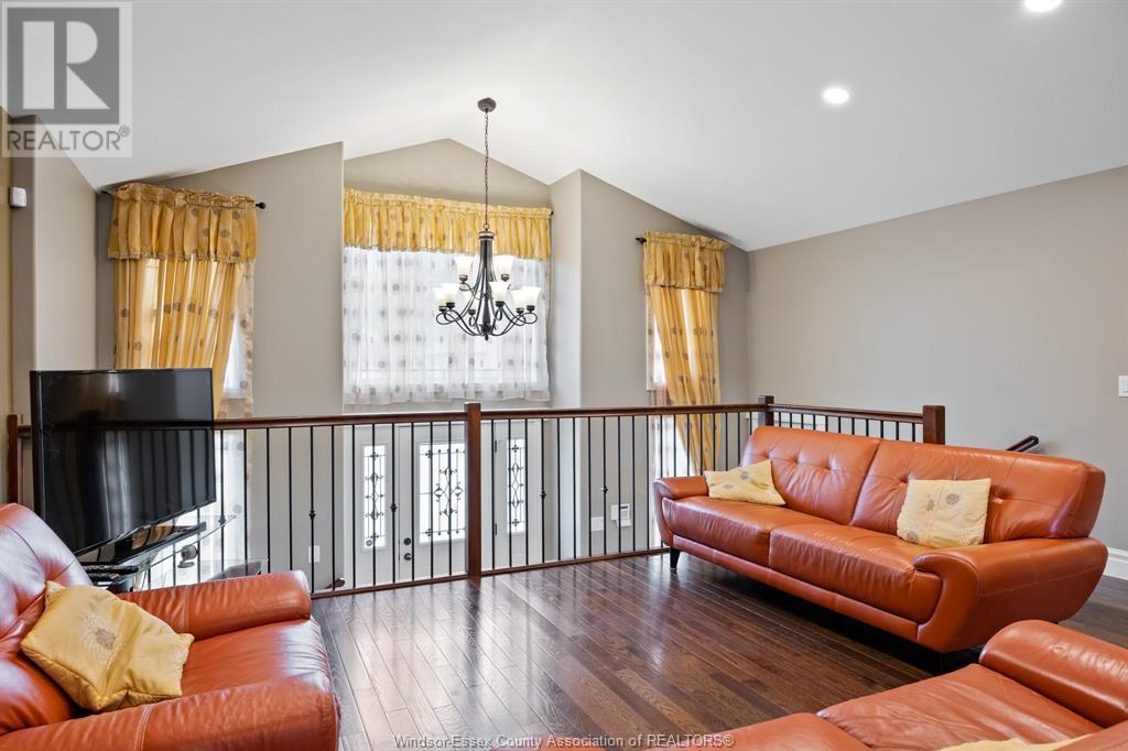 Photo 7 of 2131 Longfellow Avenue, Windsor ON