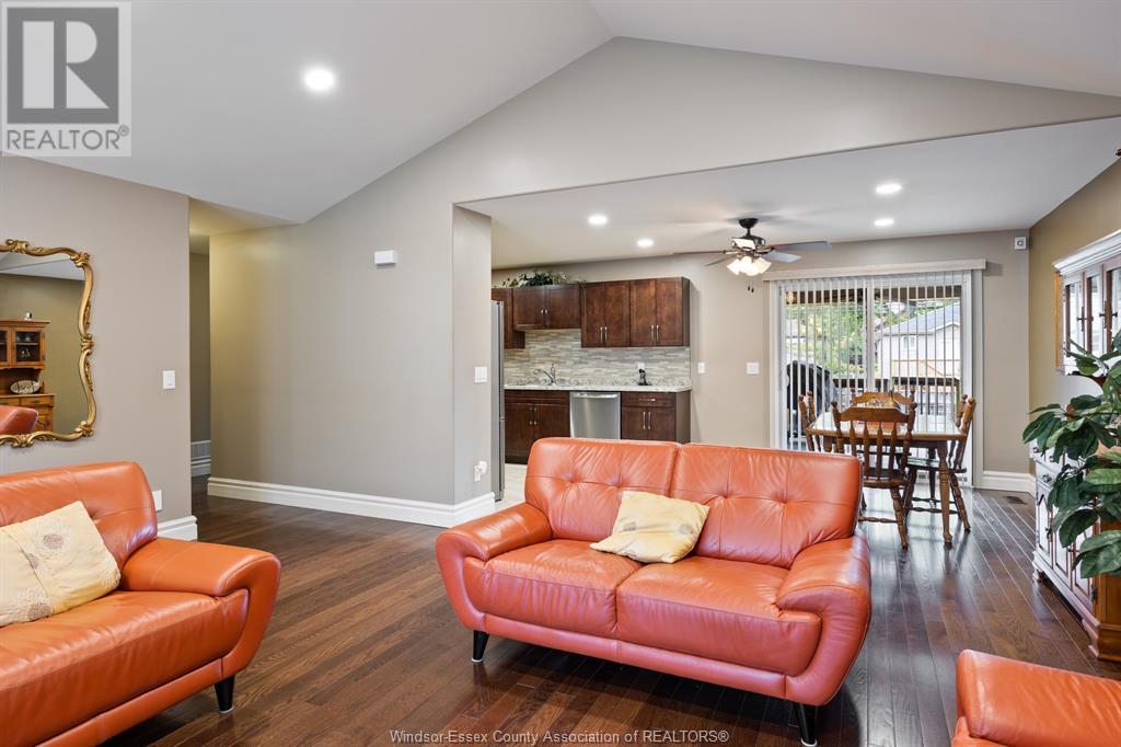 Photo 8 of 2131 Longfellow Avenue, Windsor ON
