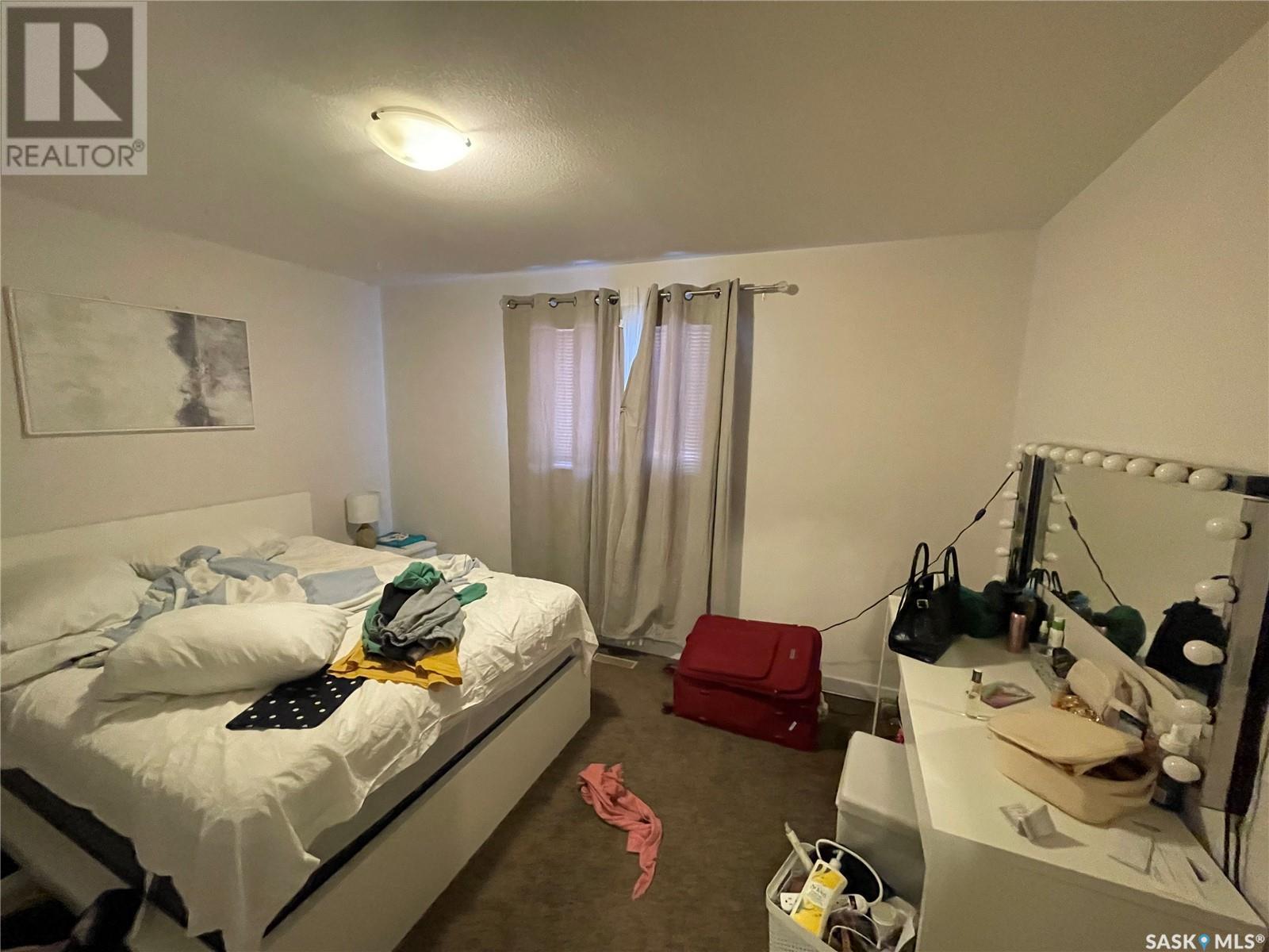 Photo 10 of 431 Vaughan Street W, Moose Jaw SK