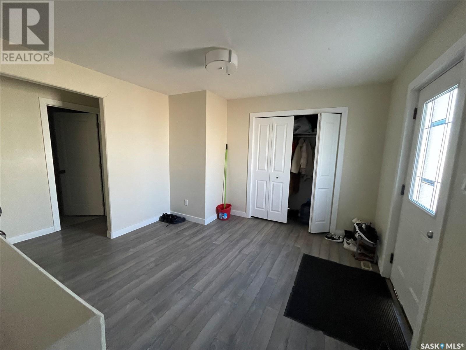 Photo 2 of 431 Vaughan Street W, Moose Jaw SK