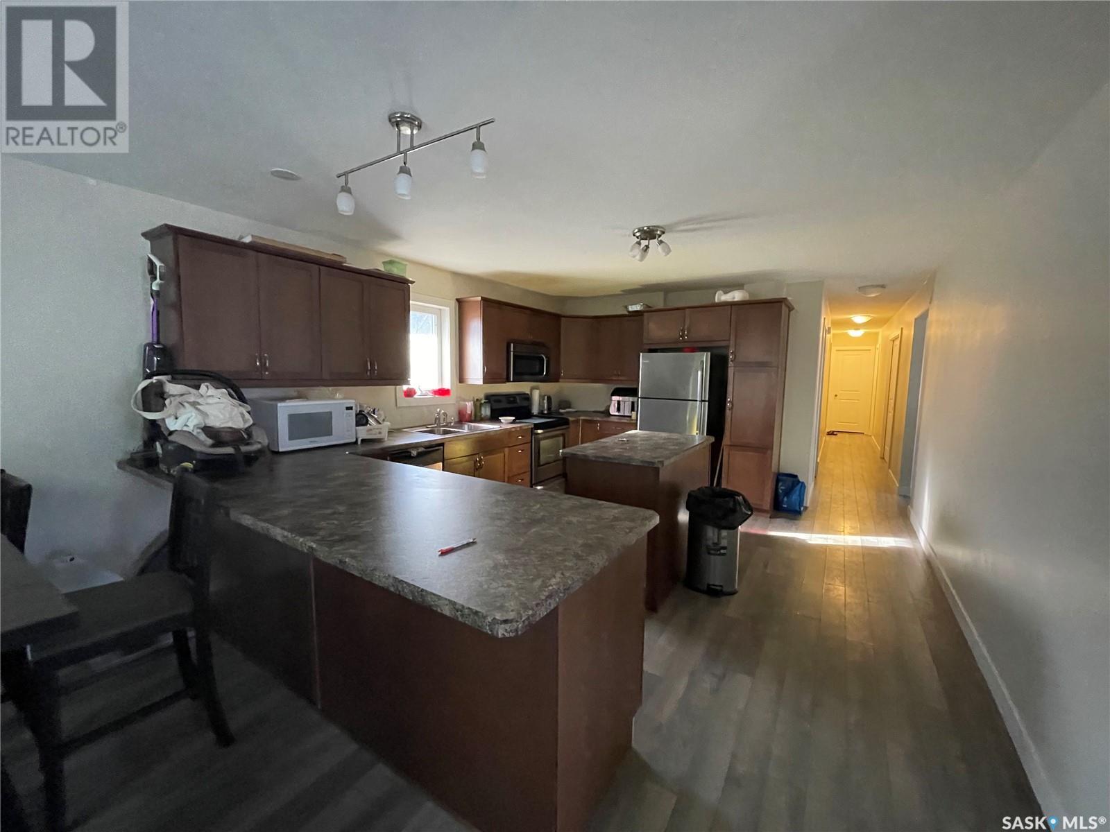 Photo 6 of 431 Vaughan Street W, Moose Jaw SK