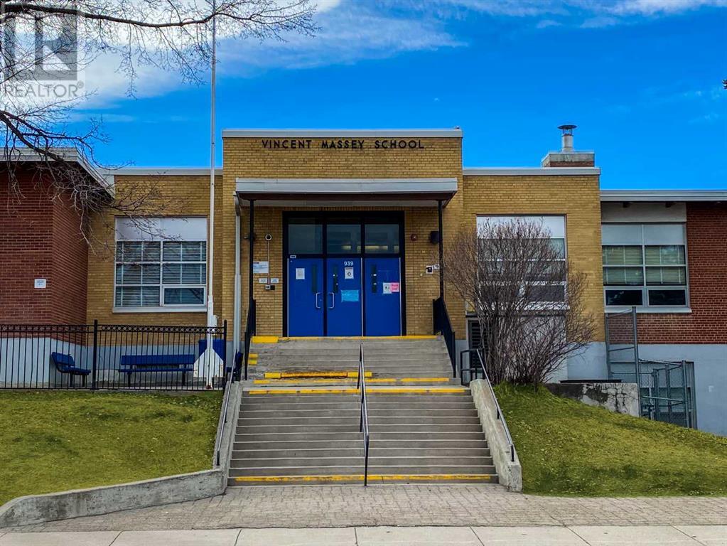 Single Family House for Sale in   Avenue SW Rosscarrock Calgary 