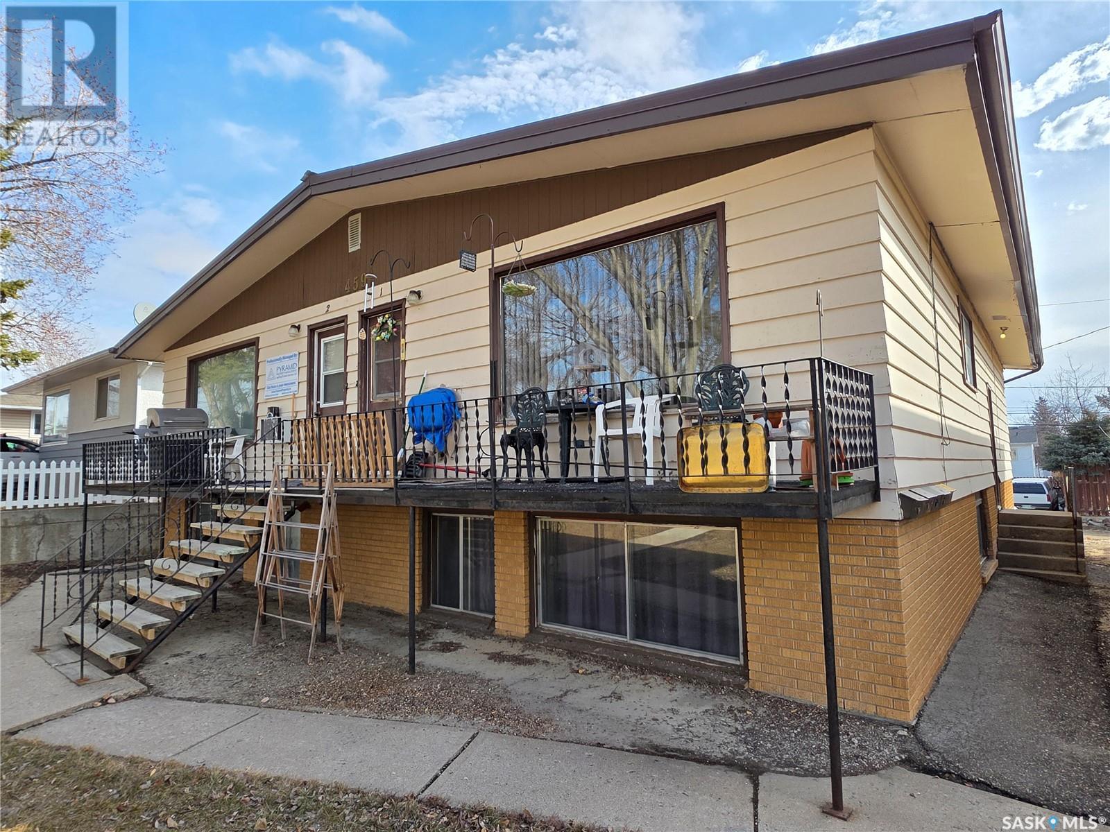 Multi-family House Low rise for Sale in  th AVENUE NW Swift Current 