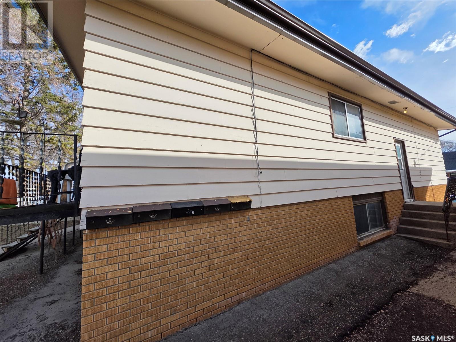Multi-family House Low rise for Sale in  th AVENUE NW Swift Current 