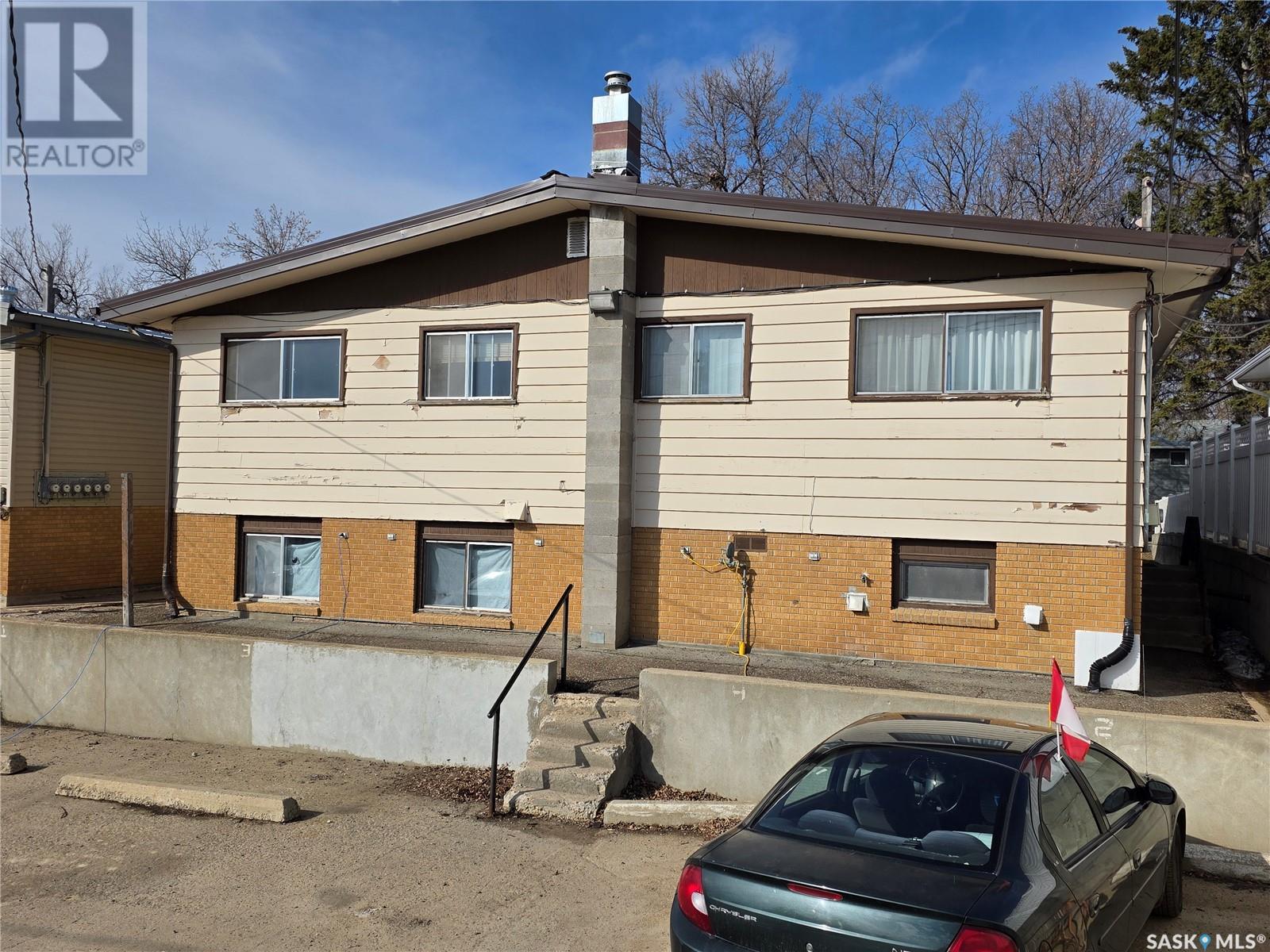 Multi-family House Low rise for Sale in  th AVENUE NW Swift Current 