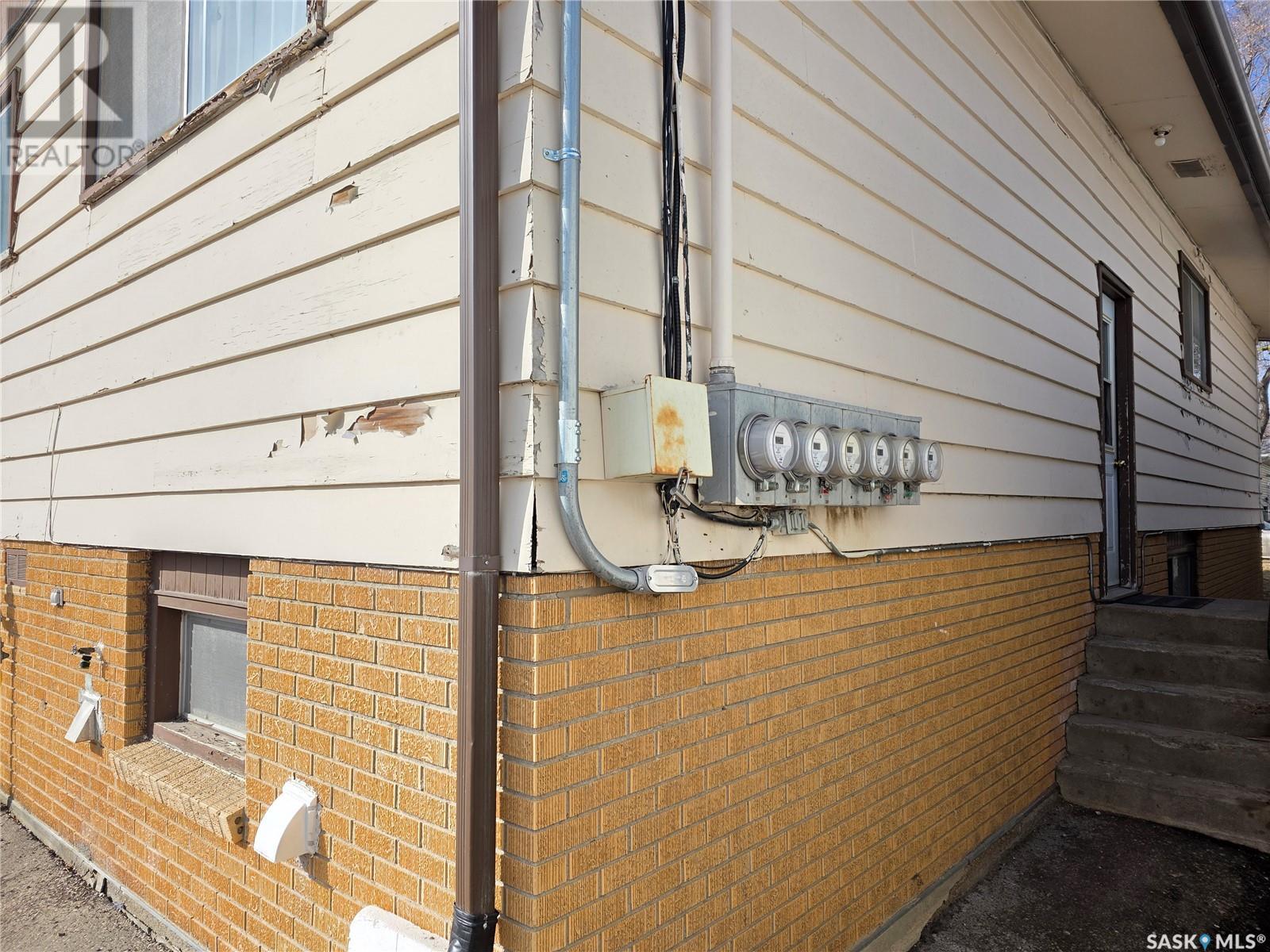 Multi-family House Low rise for Sale in  th AVENUE NW Swift Current 