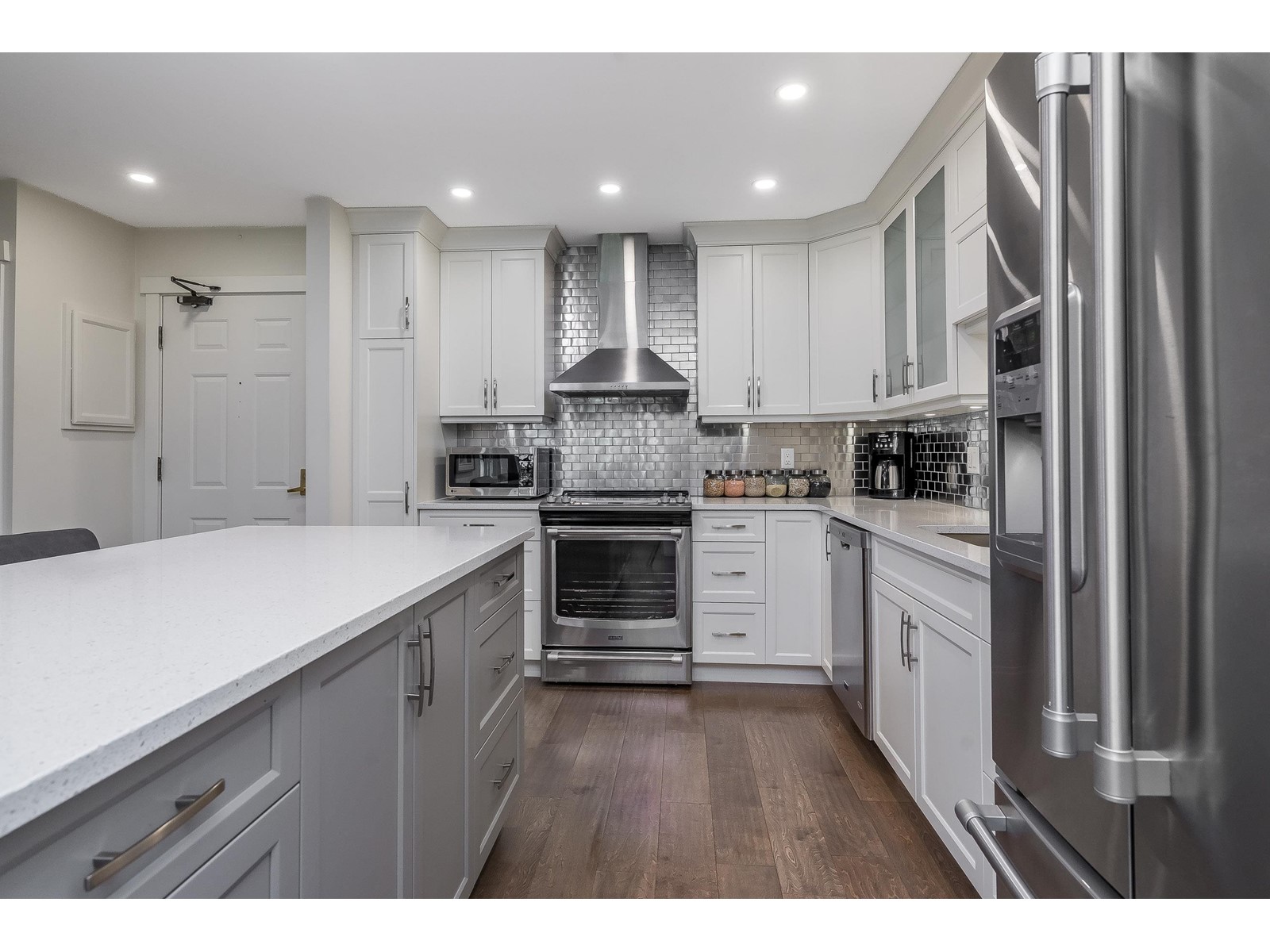 614 1350 VIDAL STREET, White Rock real estate listing R2981070