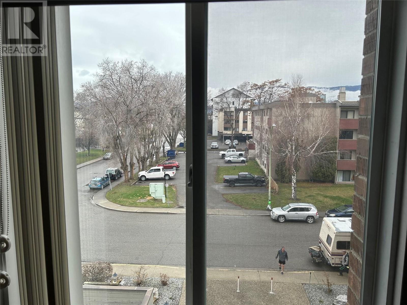 304 1915 Pacific Court, Kelowna