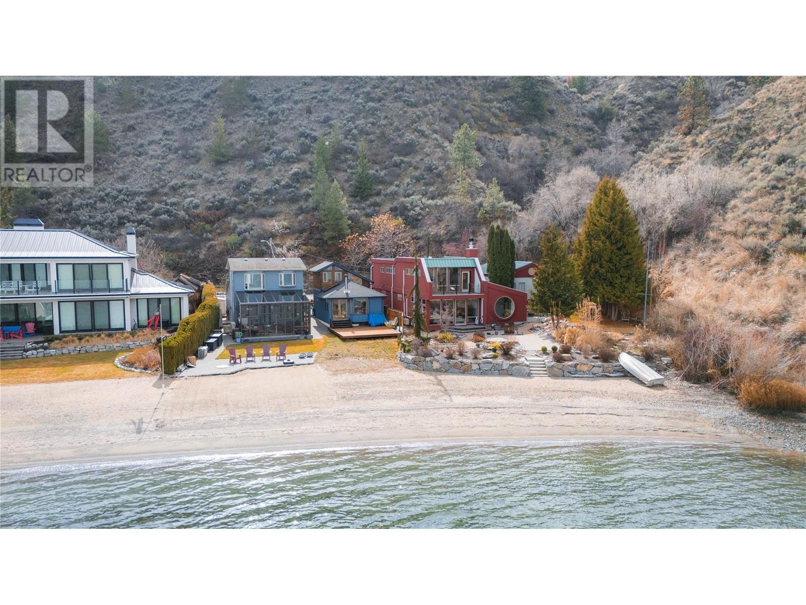  19279 Lakeshore Drive North, Summerland