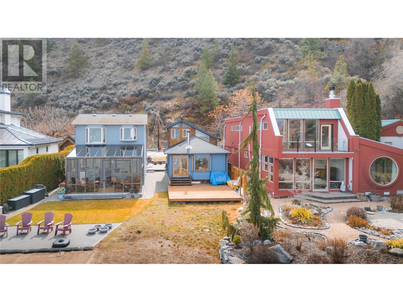  19279 Lakeshore Drive North, Summerland