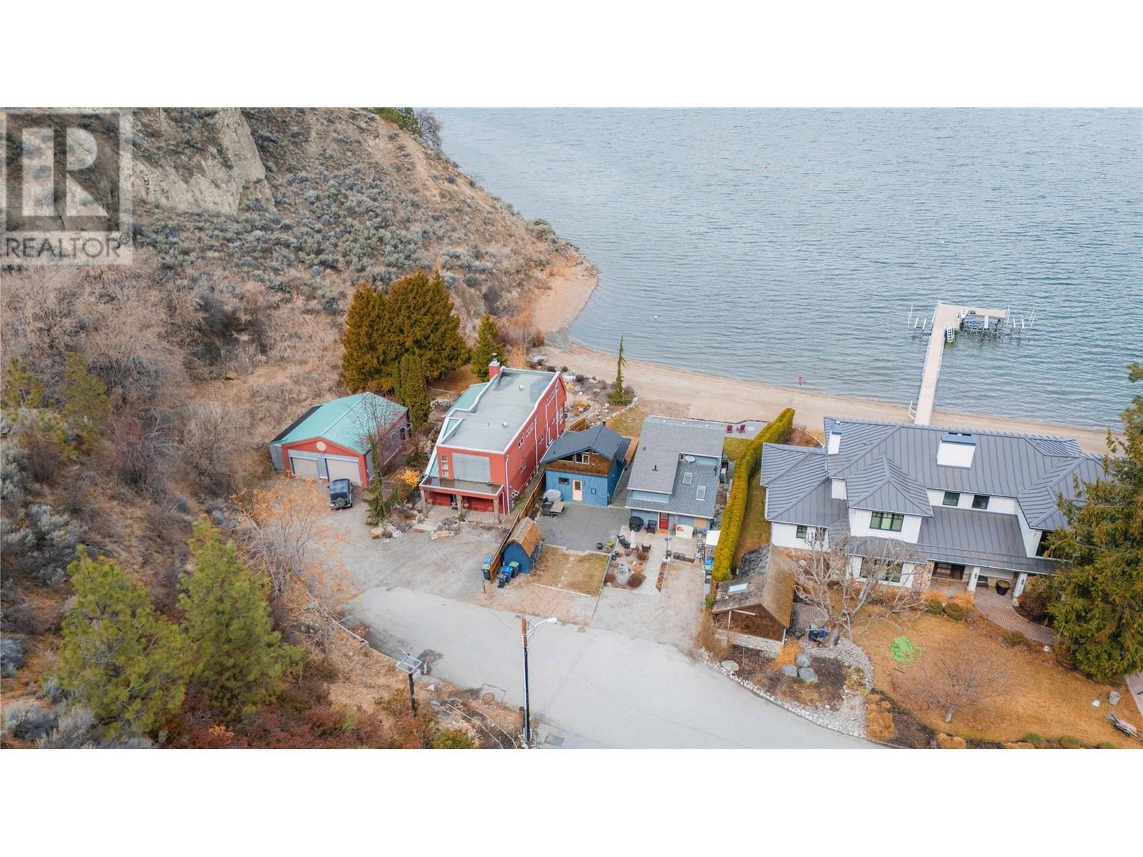 19279 Lakeshore Drive North, Summerland