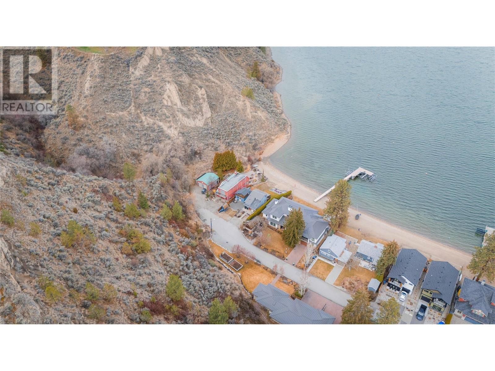  19279 Lakeshore Drive North, Summerland