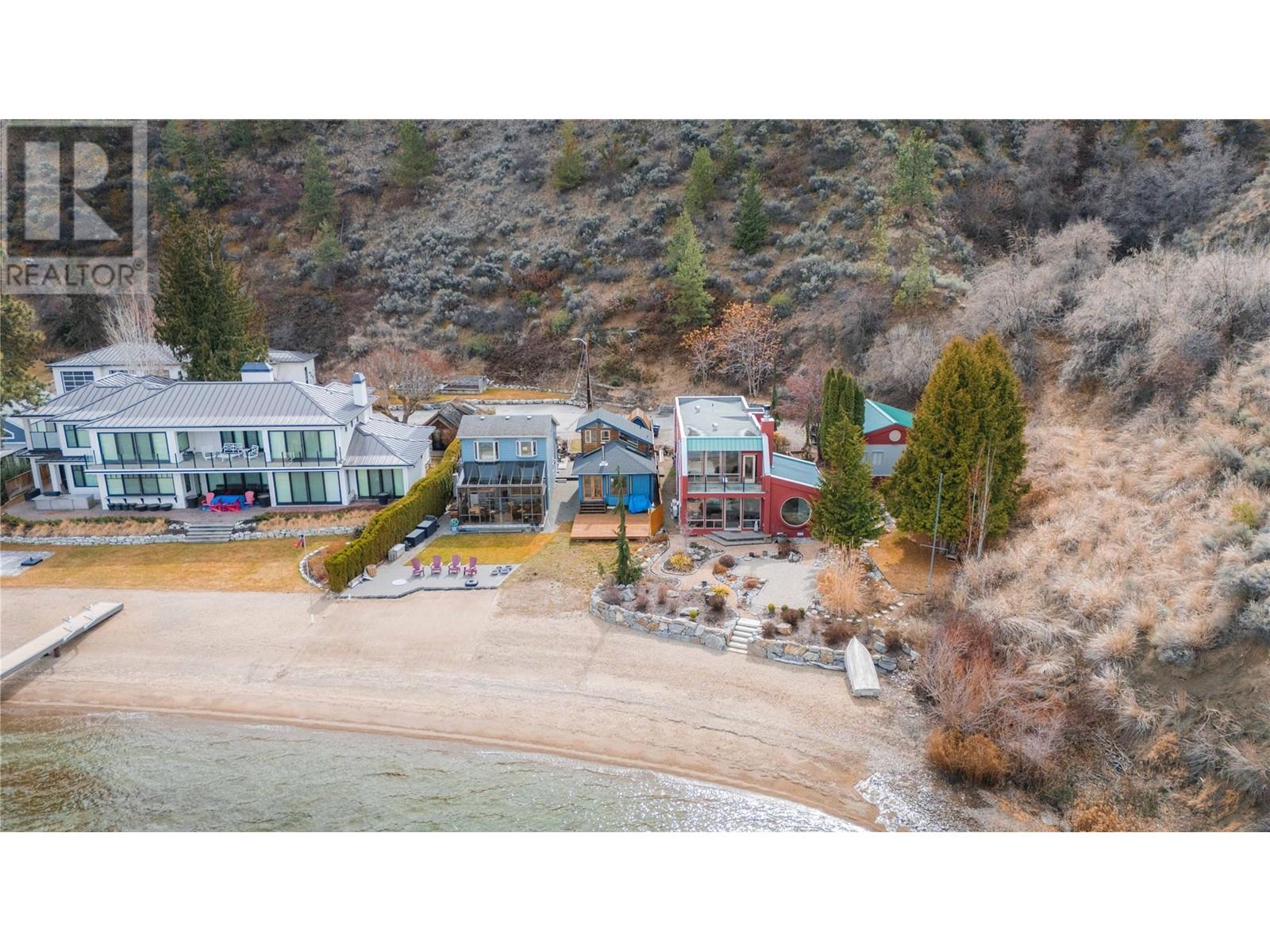  19279 Lakeshore Drive North, Summerland