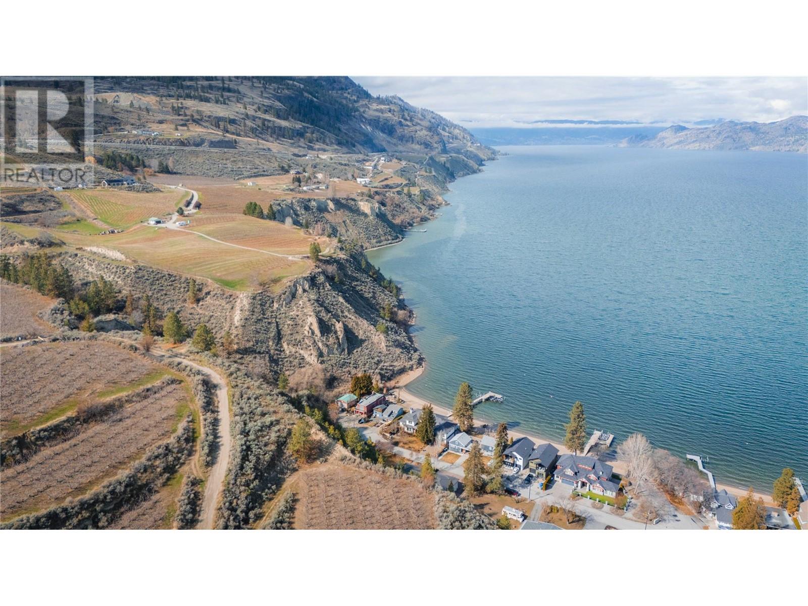  19279 Lakeshore Drive North, Summerland